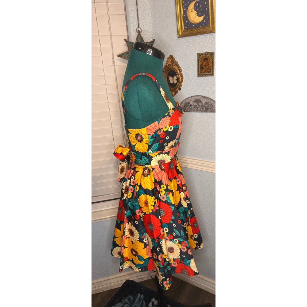 Retro style fit and flare dress - Picture 6 of 8